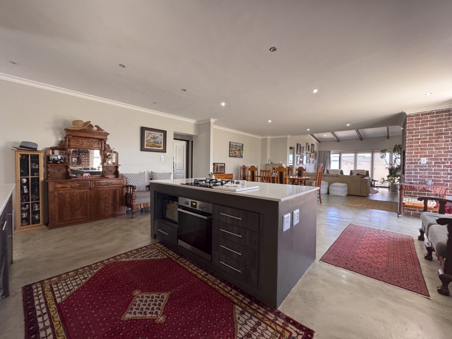 6 Bedroom Property for Sale in Sunset Estate Western Cape